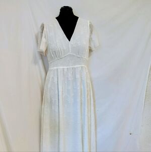Elegant White Maxi Dress with Delicate Texture